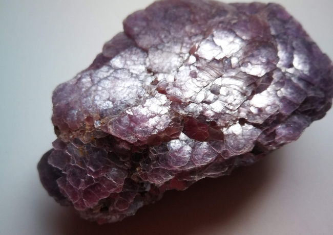 lepidolite brute